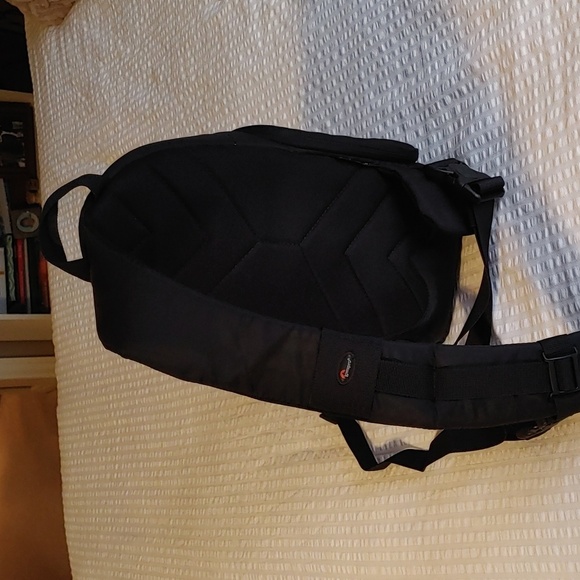 Lowepro Slingshot 100 AW Camera Bag - Picture 7 of 14